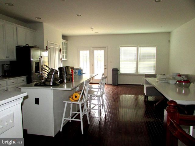 7906 ERINVALE LN, Seven Valleys, PA 17360