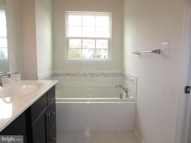 7906 ERINVALE LN, Seven Valleys, PA 17360