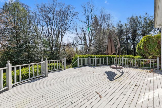 49 The Birches, Roslyn, NY 11576
