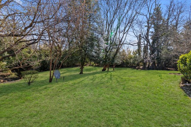 49 The Birches, Roslyn, NY 11576