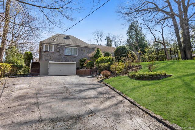 49 The Birches, Roslyn, NY 11576