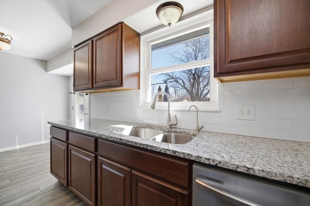 125 W Brazos Dr, Goddard, KS 67052