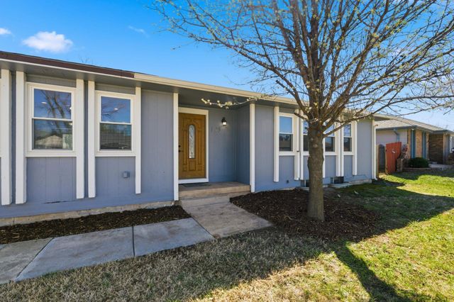 125 W Brazos Dr, Goddard, KS 67052