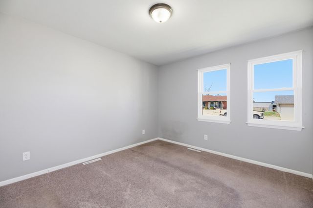 125 W Brazos Dr, Goddard, KS 67052