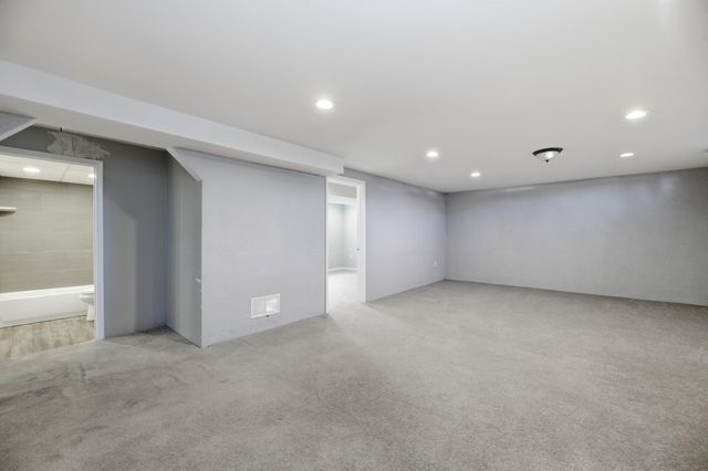 125 W Brazos Dr, Goddard, KS 67052