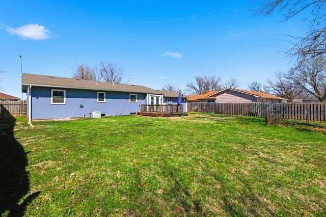 125 W Brazos Dr, Goddard, KS 67052