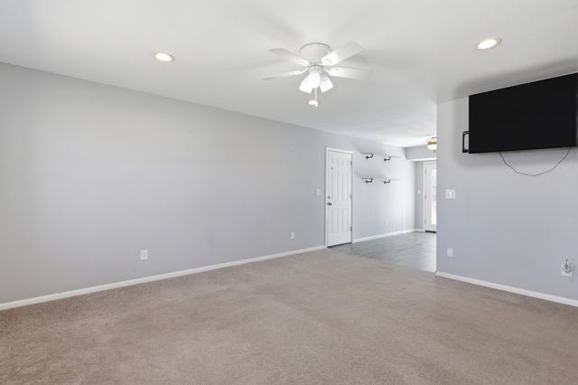 125 W Brazos Dr, Goddard, KS 67052