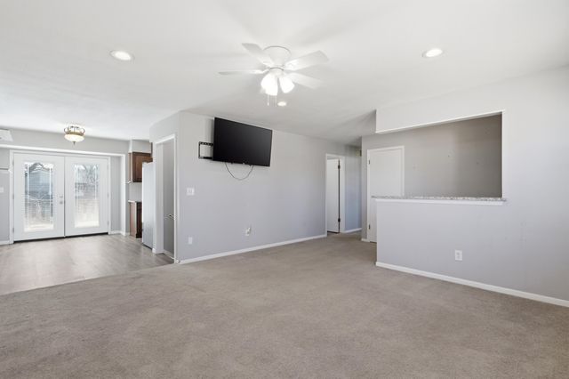 125 W Brazos Dr, Goddard, KS 67052