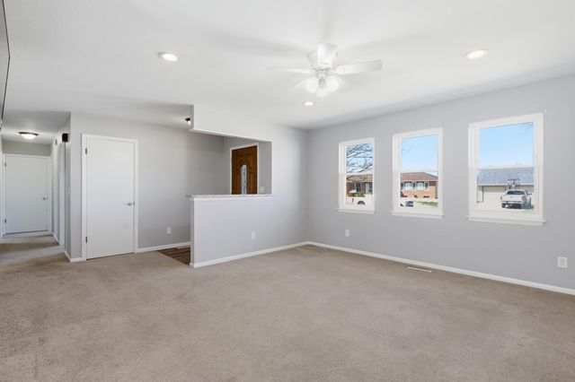 125 W Brazos Dr, Goddard, KS 67052