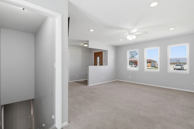 125 W Brazos Dr, Goddard, KS 67052