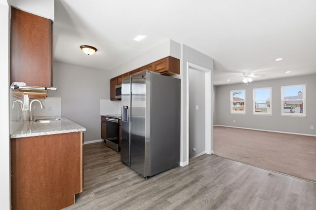 125 W Brazos Dr, Goddard, KS 67052