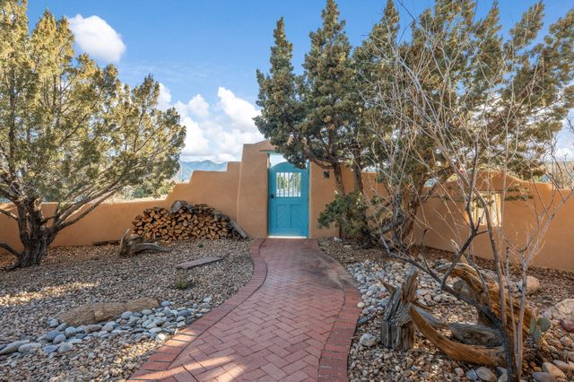 9 Calle Ponderosa, Placitas, NM 87043