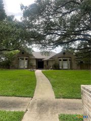 403 Turtle Rock Drive, Victoria, TX 77904