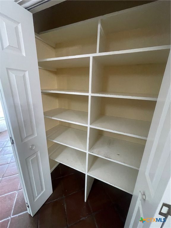 Image 10 of property listing at 403 Turtle Rock Drive, Victoria, TX 77904