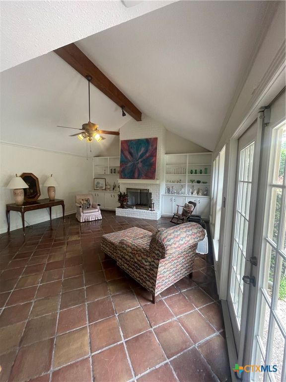 Image 12 of property listing at 403 Turtle Rock Drive, Victoria, TX 77904