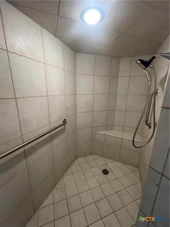 Image 15 of property listing at 403 Turtle Rock Drive, Victoria, TX 77904