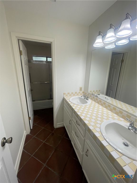 Image 20 of property listing at 403 Turtle Rock Drive, Victoria, TX 77904