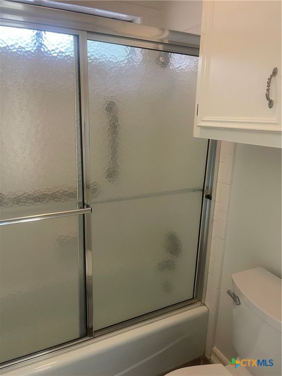 Image 21 of property listing at 403 Turtle Rock Drive, Victoria, TX 77904