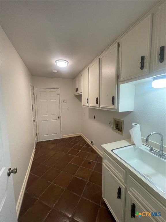 Image 22 of property listing at 403 Turtle Rock Drive, Victoria, TX 77904