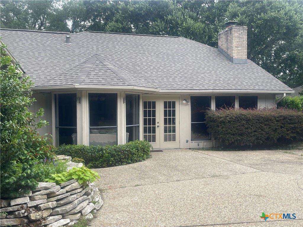 Image 24 of property listing at 403 Turtle Rock Drive, Victoria, TX 77904