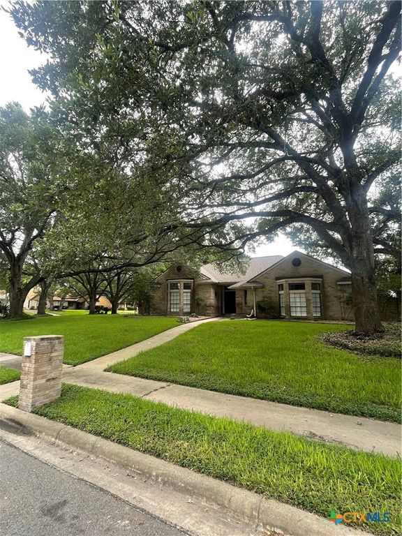Image 28 of property listing at 403 Turtle Rock Drive, Victoria, TX 77904