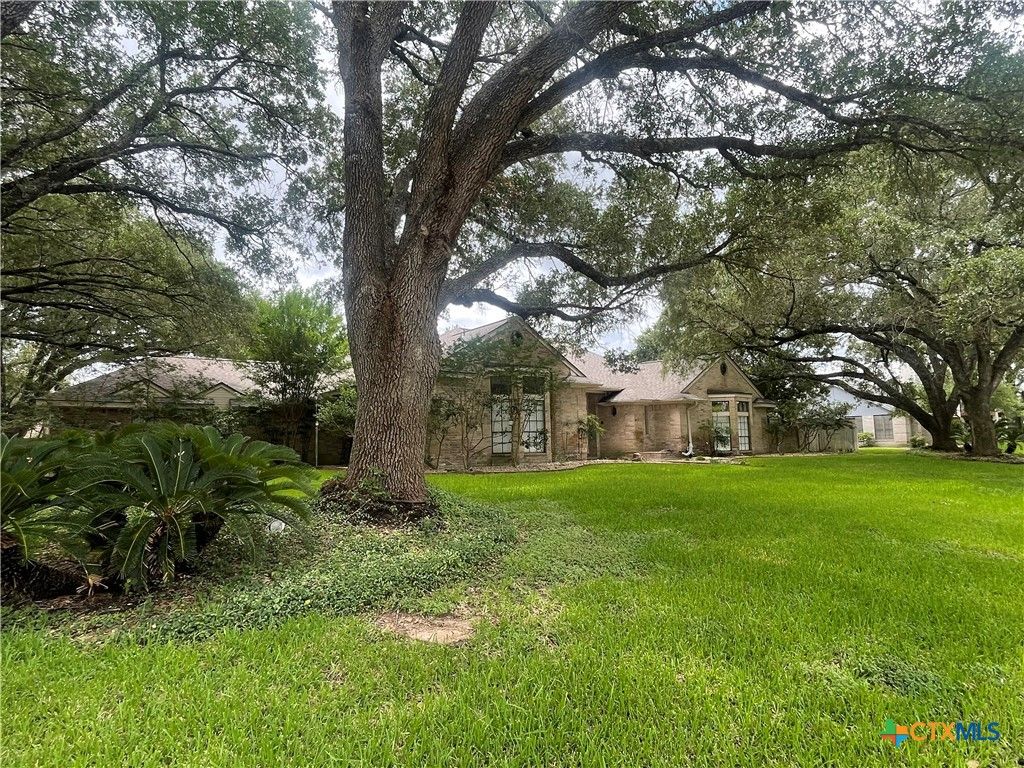Image 29 of property listing at 403 Turtle Rock Drive, Victoria, TX 77904
