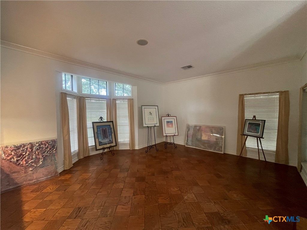 Image 4 of property listing at 403 Turtle Rock Drive, Victoria, TX 77904