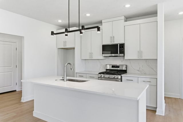 845 S Black Sands Avenue, Nixa, MO 65714