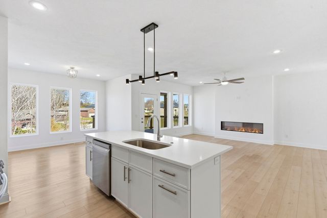 845 S Black Sands Avenue, Nixa, MO 65714