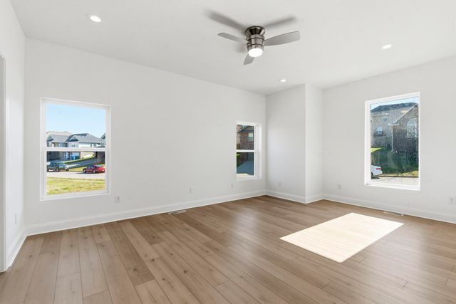 845 S Black Sands Avenue, Nixa, MO 65714