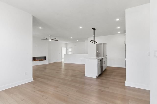 845 S Black Sands Avenue, Nixa, MO 65714