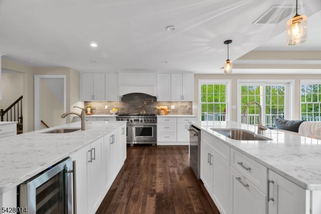 1050 Lawrence Avenue, Westfield Town, NJ 07090