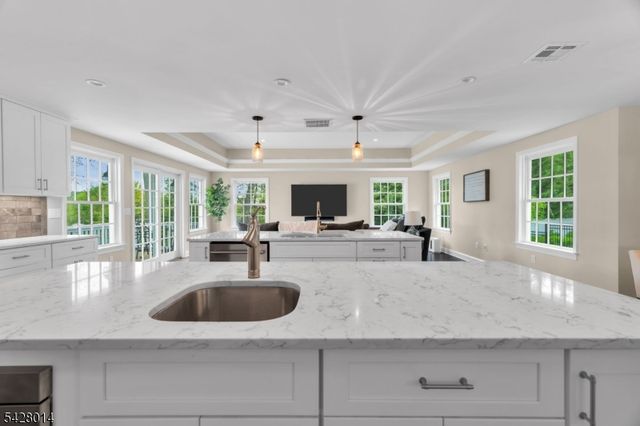 1050 Lawrence Avenue, Westfield Town, NJ 07090