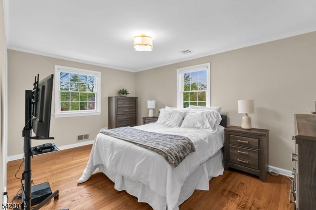 1050 Lawrence Avenue, Westfield Town, NJ 07090