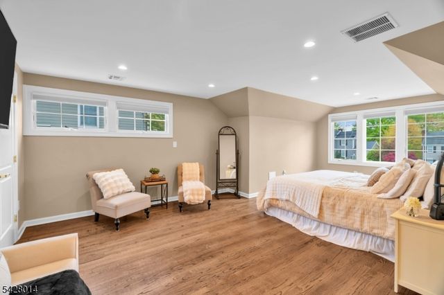 1050 Lawrence Avenue, Westfield Town, NJ 07090