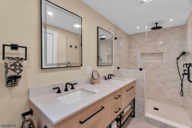 1050 Lawrence Avenue, Westfield Town, NJ 07090