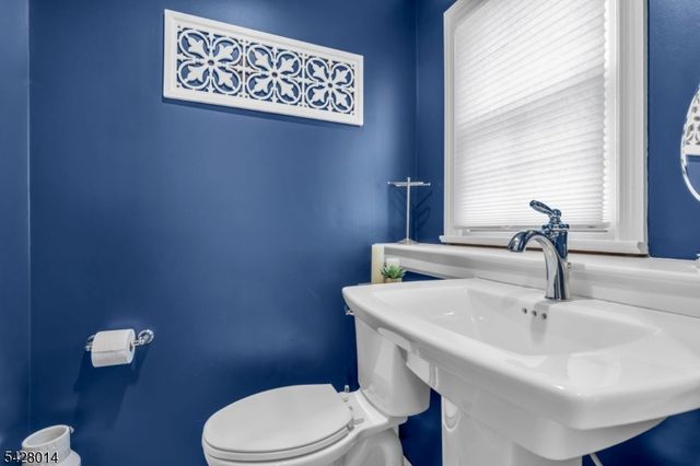 1050 Lawrence Avenue, Westfield Town, NJ 07090