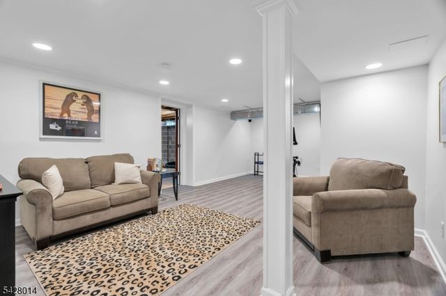 1050 Lawrence Avenue, Westfield Town, NJ 07090