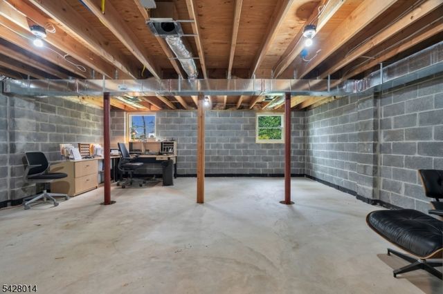 1050 Lawrence Avenue, Westfield Town, NJ 07090