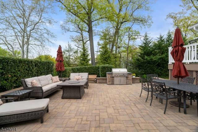 1050 Lawrence Avenue, Westfield Town, NJ 07090