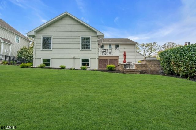 1050 Lawrence Avenue, Westfield Town, NJ 07090