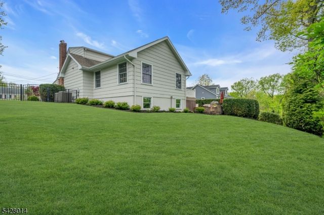 1050 Lawrence Avenue, Westfield Town, NJ 07090