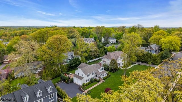 1050 Lawrence Avenue, Westfield Town, NJ 07090