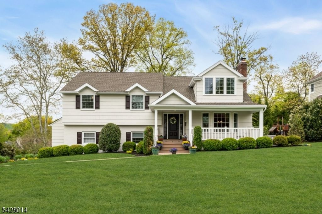 1050 Lawrence Avenue, Westfield Town, NJ 07090