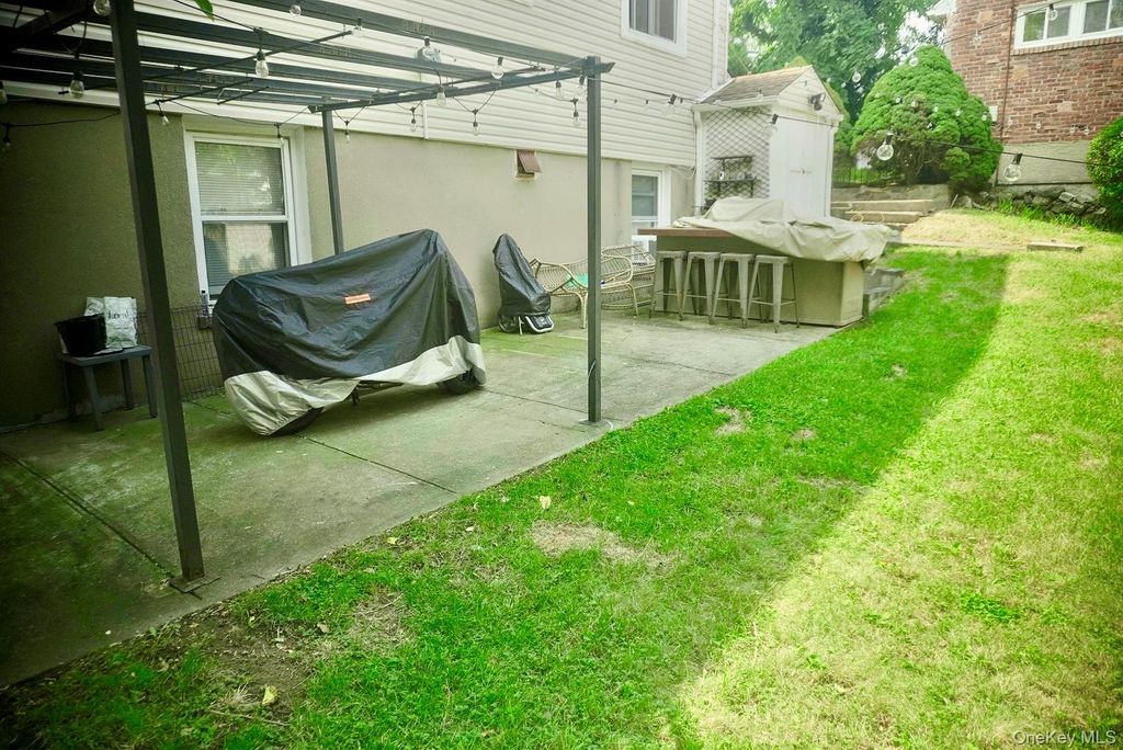 930 Mile Square Road, Yonkers, NY 10704 — photo 5