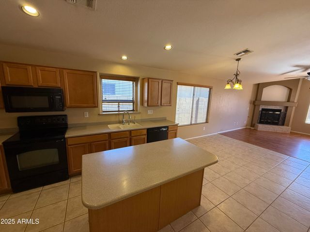 2321 W Straight Arrow Lane, Phoenix, AZ 85085