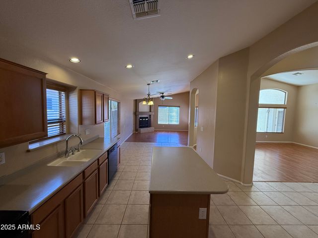 2321 W Straight Arrow Lane, Phoenix, AZ 85085