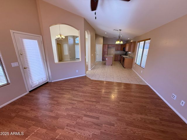 2321 W Straight Arrow Lane, Phoenix, AZ 85085