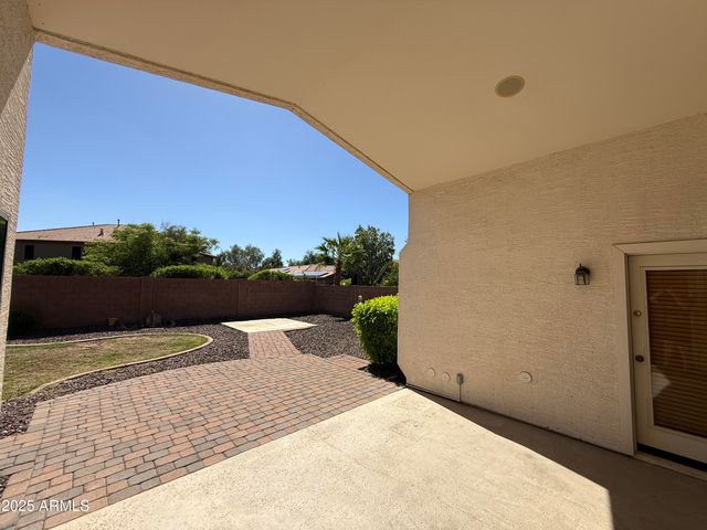 2321 W Straight Arrow Lane, Phoenix, AZ 85085