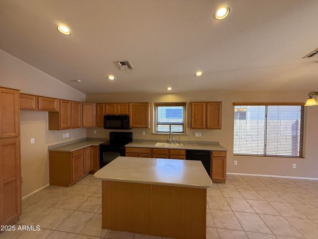 2321 W Straight Arrow Lane, Phoenix, AZ 85085